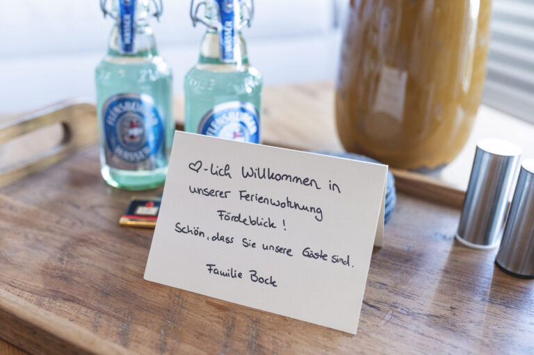 Handgeschriebenes Willkommensschild Gästebetreuung